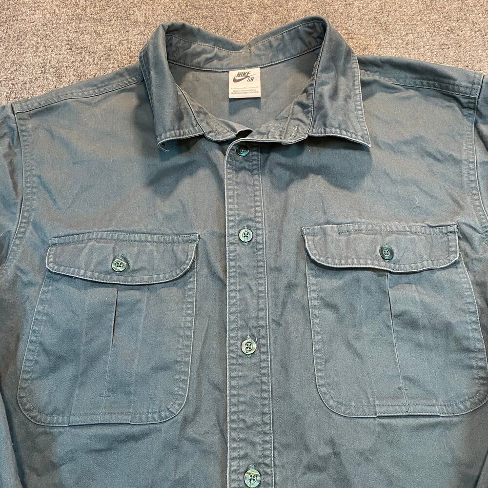 Nike SB Mens Large Green Long Sleeve Button Down Shirt Front Pockets - Picture 2 of 8